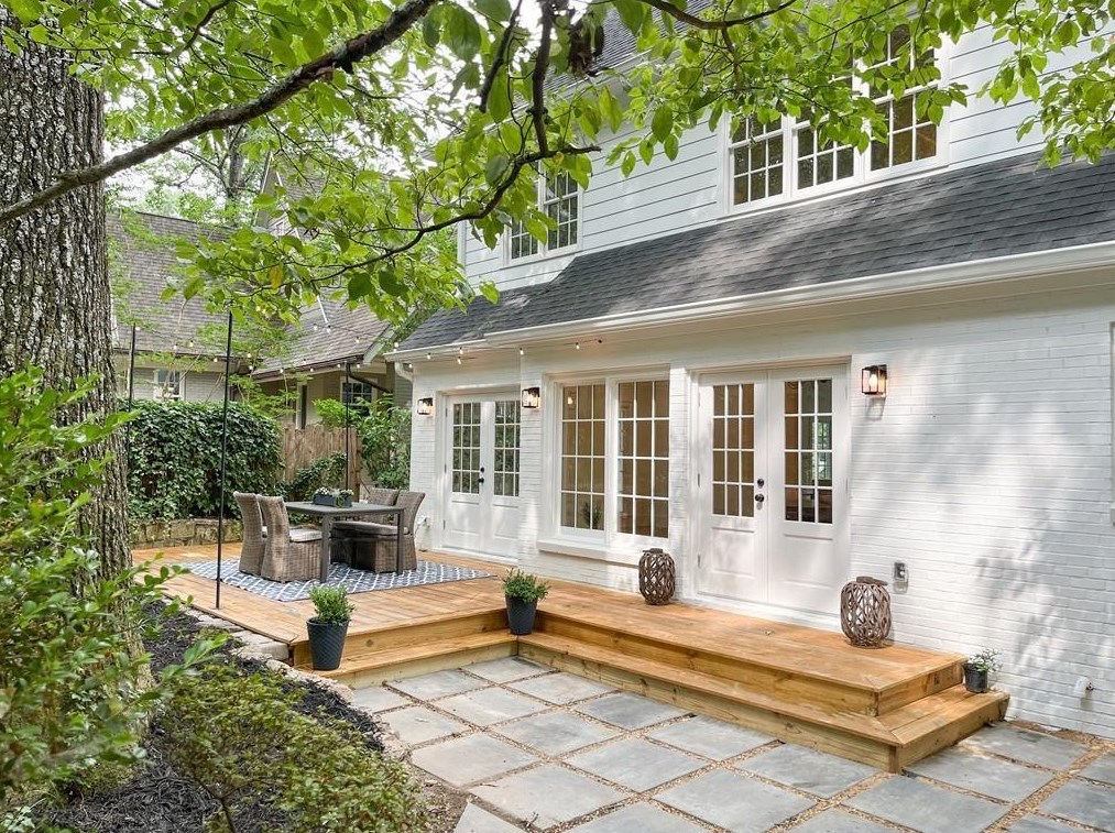 2667 Ellwood Dr, Atlanta GA  30305-3827 exterior