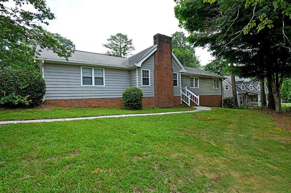 2269 Valley Creek Cir, Lithonia, GA 30078