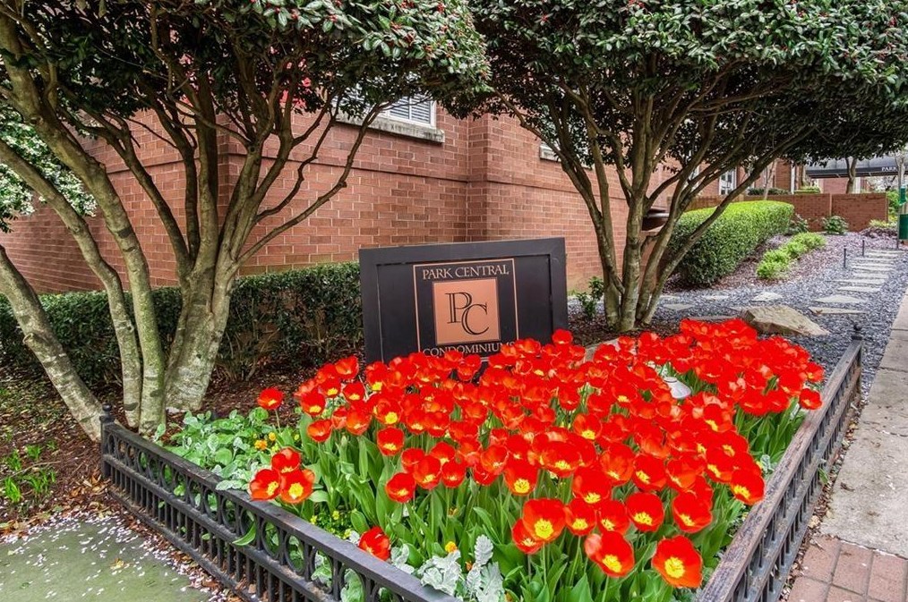 1101 Juniper St, Atlanta GA  30309-7664 exterior