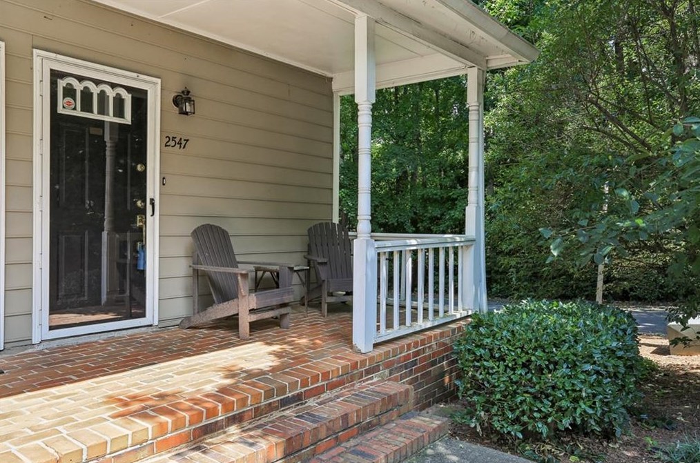 2547 Oakridge Pl, Decatur, GA 30033