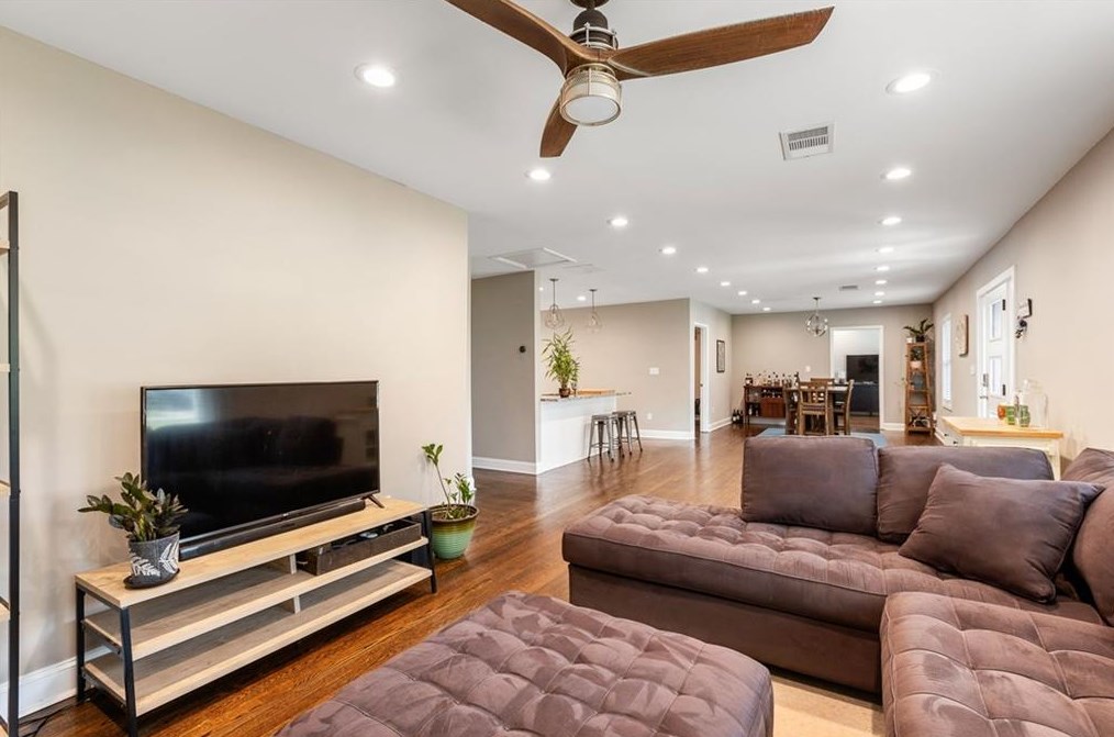 1971 Valencia Rd, Decatur GA  30032-5273 exterior