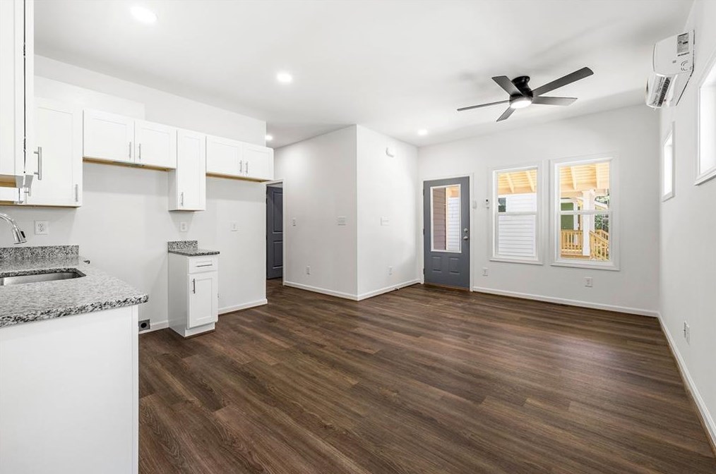 210 Commerce Dr, Decatur GA  30030-1966 exterior