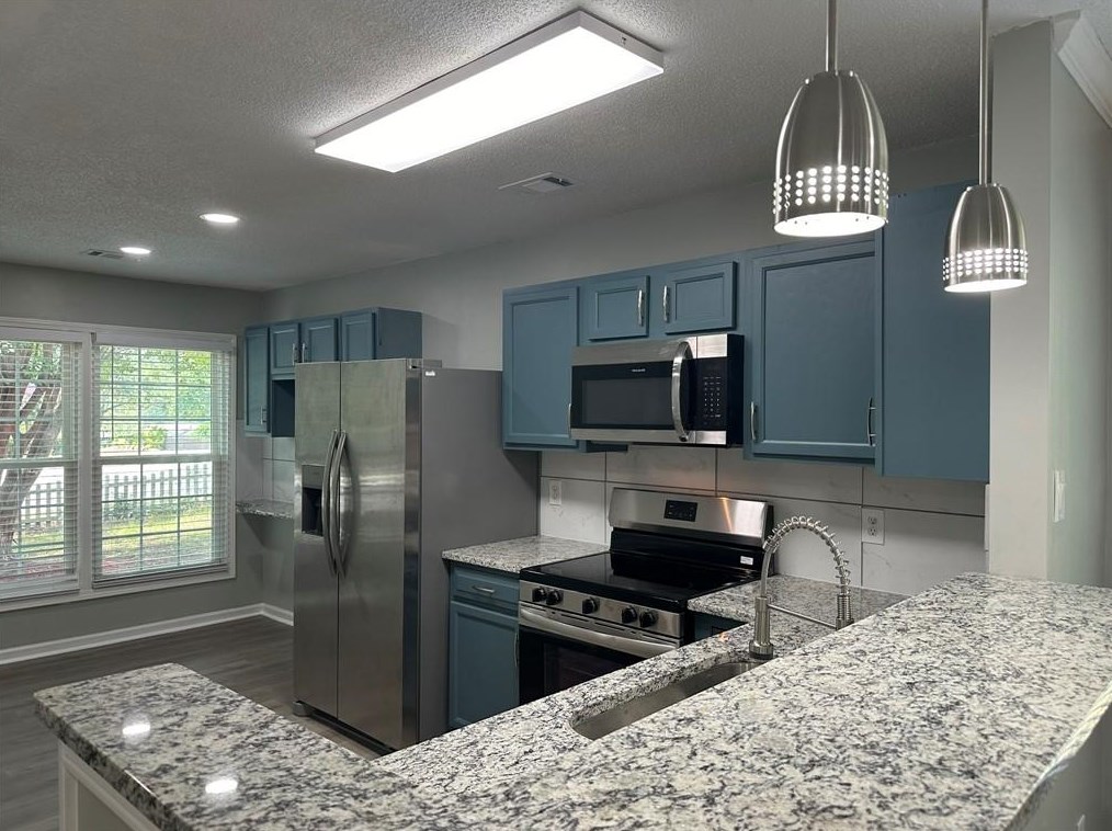 1260 Warsaw Rd, Roswell, GA 30076