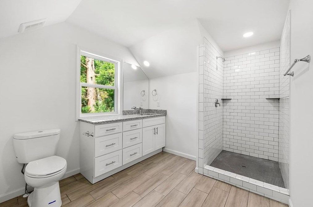 214 Commerce Dr, Decatur GA 30030-1966 exterior