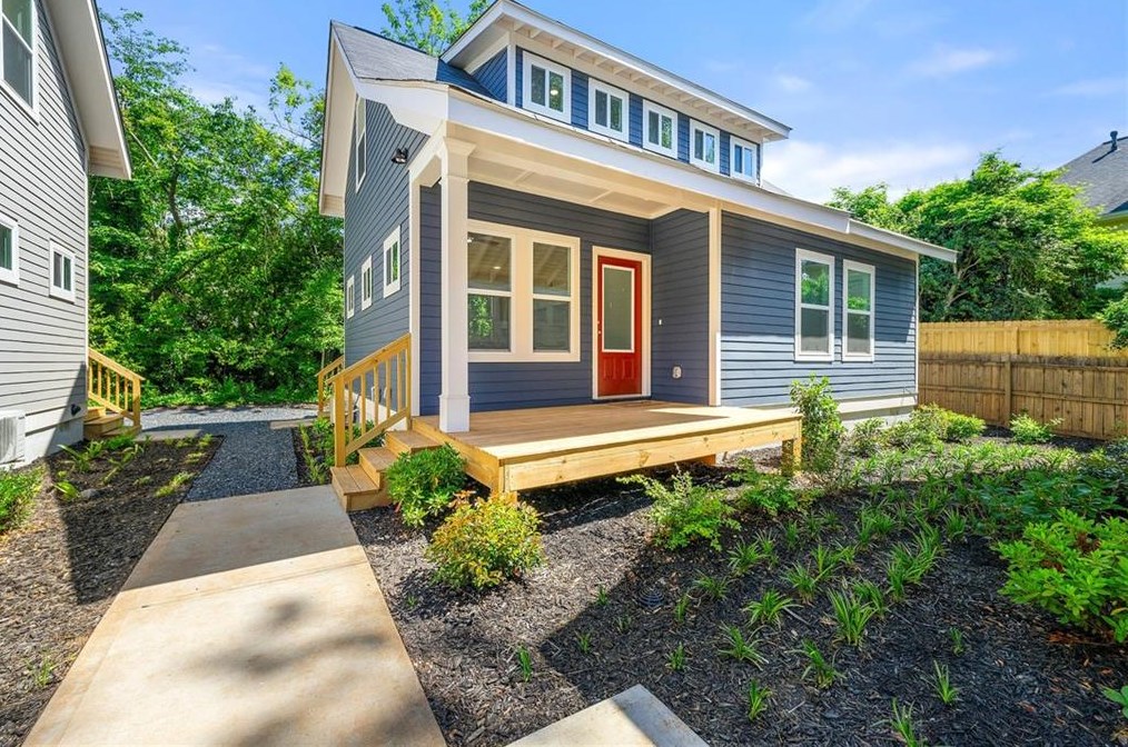 218 Commerce Dr, Decatur GA  30030-1966 exterior