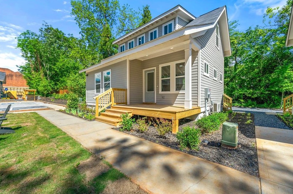 218 Commerce Dr, Decatur GA  30030-1966 exterior