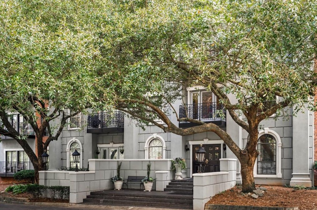 3071 Lenox Rd, Atlanta GA  30324-2882 exterior