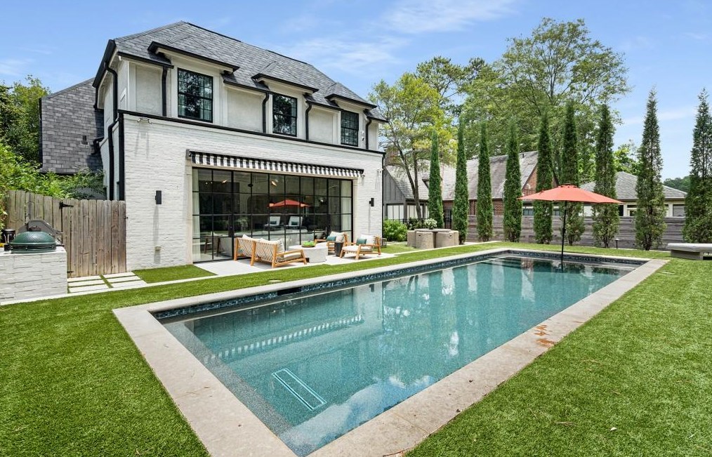 725 Morningside Dr, Atlanta GA  30324-5220 exterior