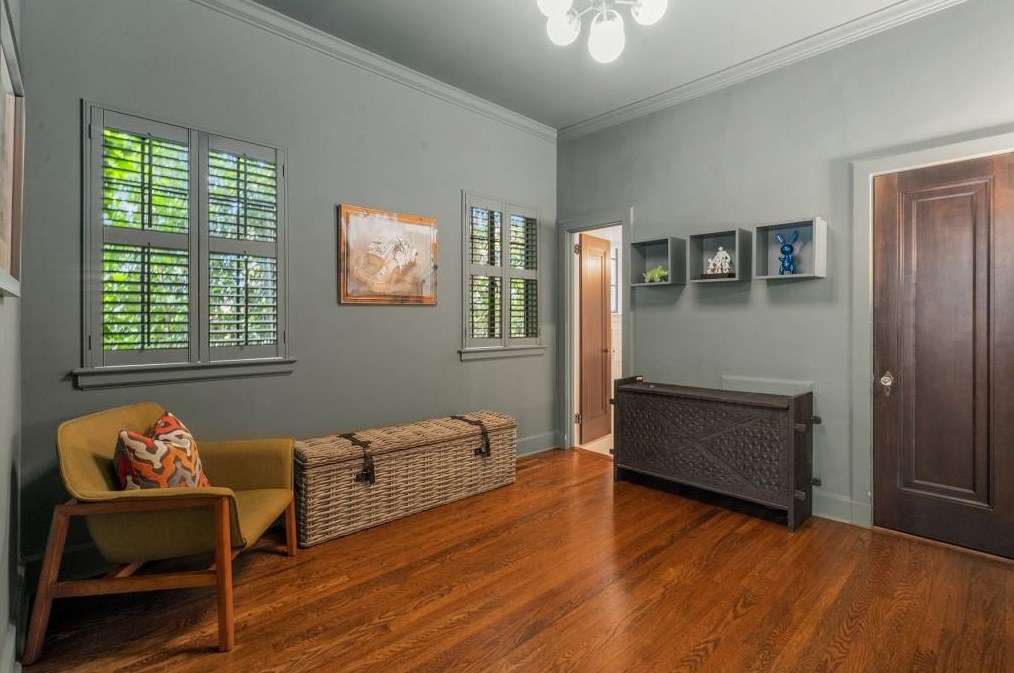 725 Morningside Dr, Atlanta GA  30324-5220 exterior