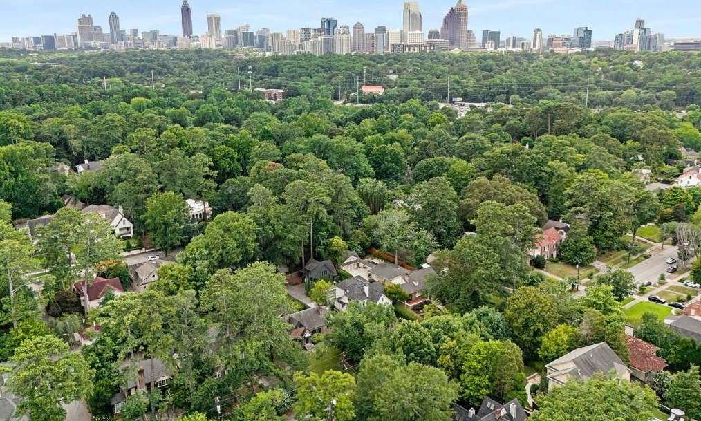 725 Morningside Dr, Atlanta GA  30324-5220 exterior