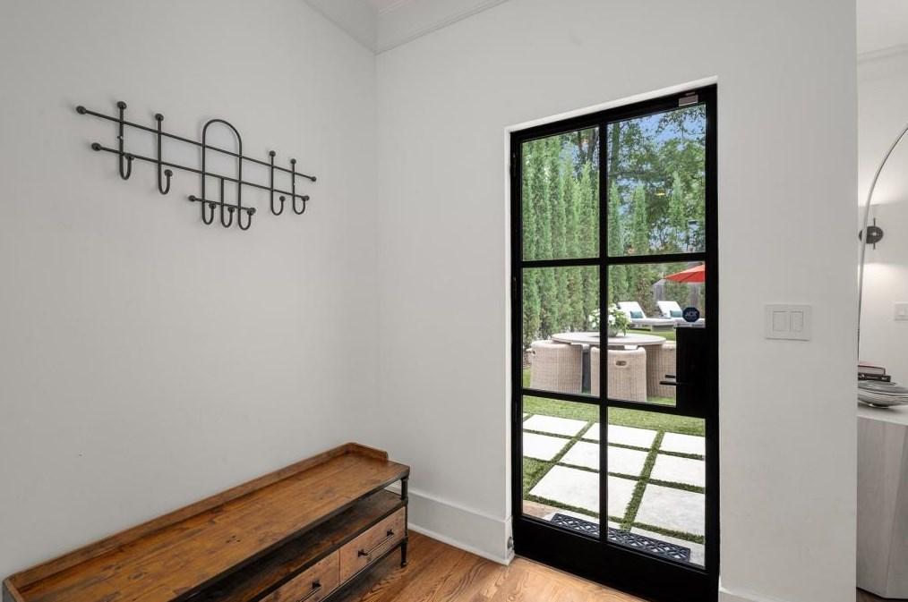 725 Morningside Dr, Atlanta GA  30324-5220 exterior