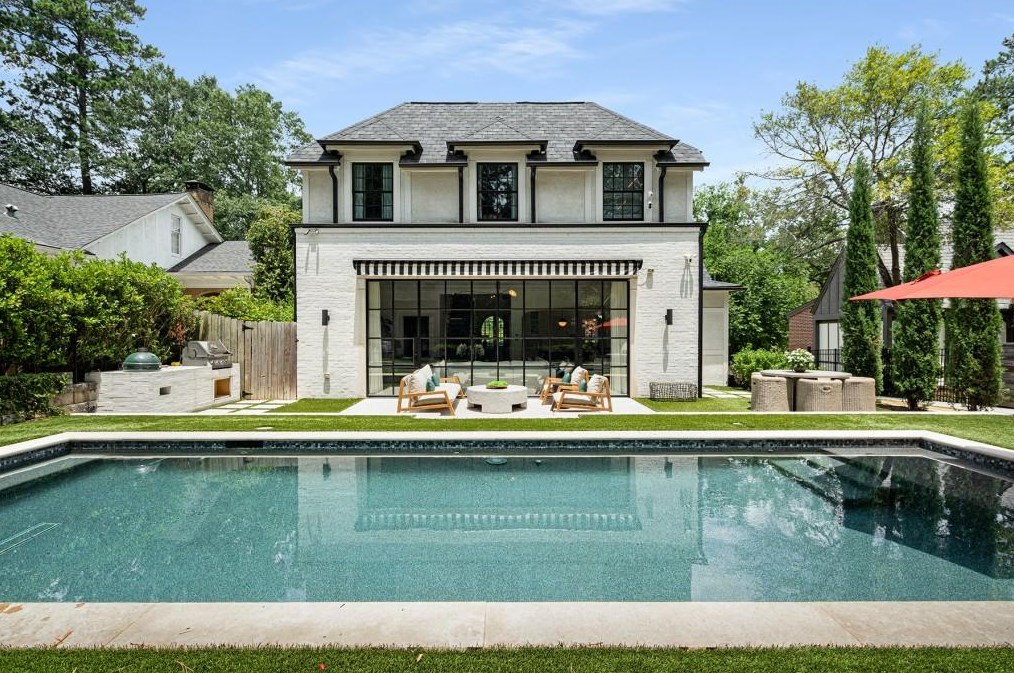 725 Morningside Dr, Atlanta GA  30324-5220 exterior