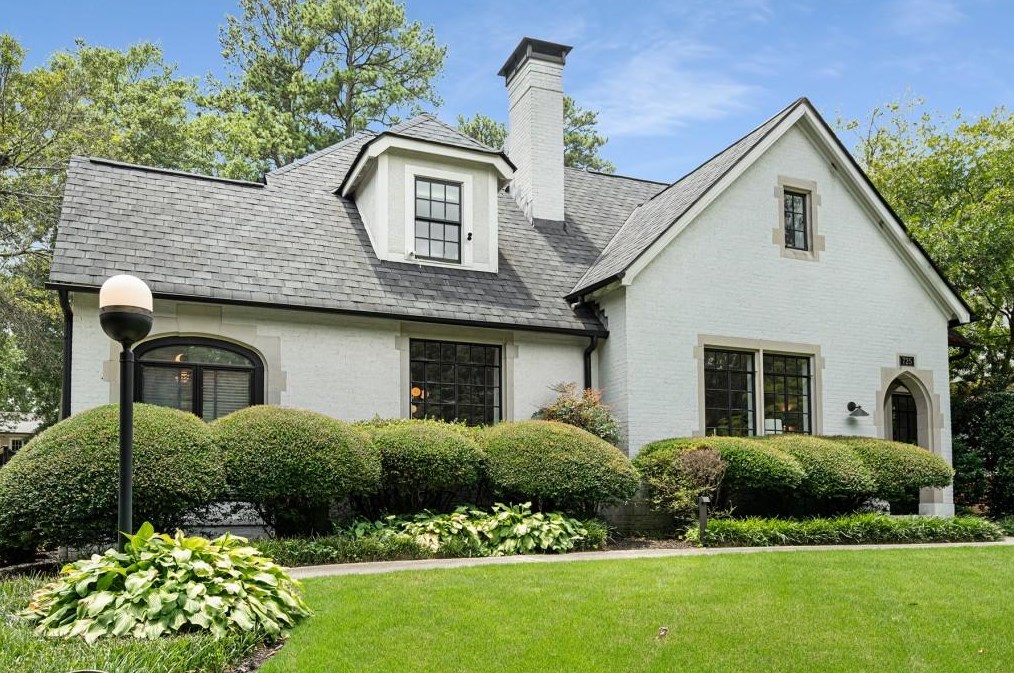 725 Morningside Dr, Atlanta GA  30324-5220 exterior