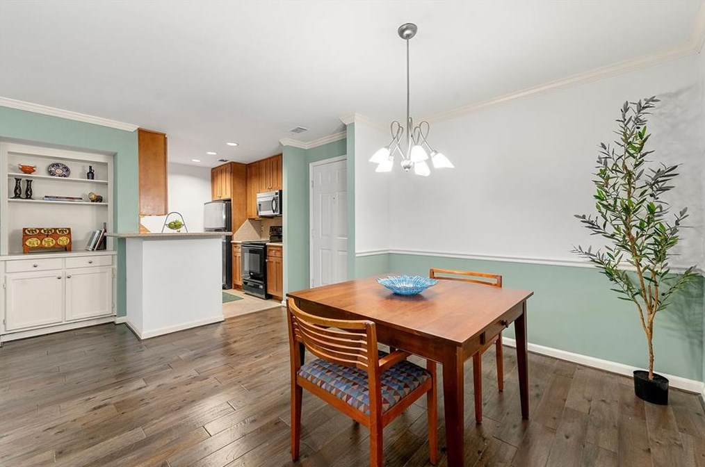 2109 Pne Hts Dr, Atlanta GA 30324-2834 exterior