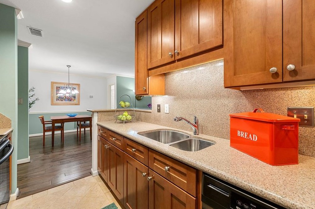 2109 Pne Hts Dr, Atlanta GA 30324-2834 exterior