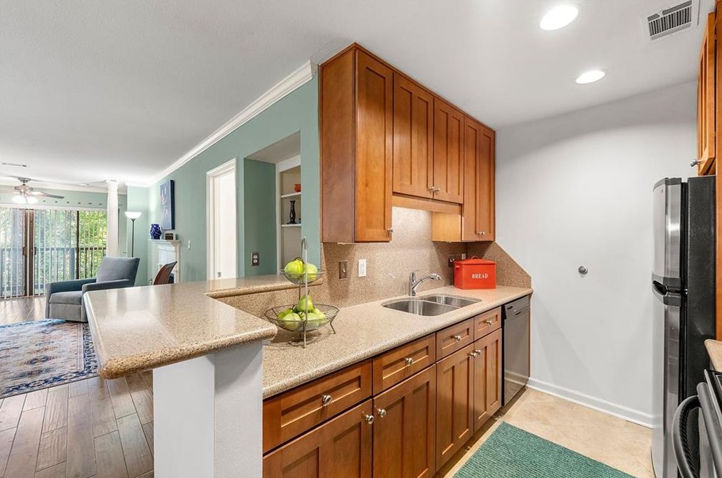 2109 Pne Hts Dr, Atlanta GA 30324-2834 exterior