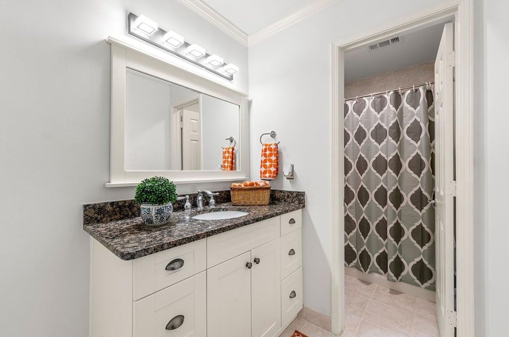 2109 Pne Hts Dr, Atlanta GA 30324-2834 exterior