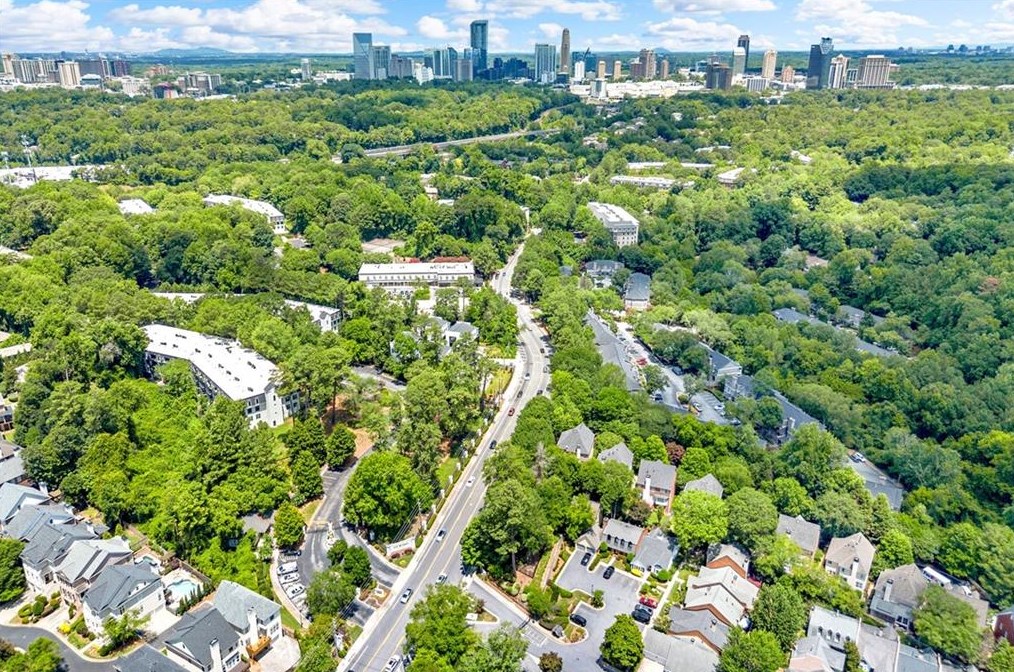 2109 Pne Hts Dr, Atlanta GA 30324-2834 exterior