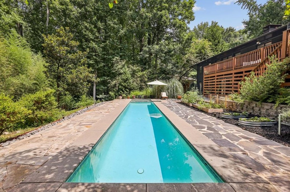 1142 Vistavia Cir, Decatur GA  30033-3418 exterior