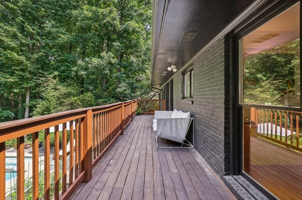 1142 Vistavia Cir, Decatur GA  30033-3418 exterior