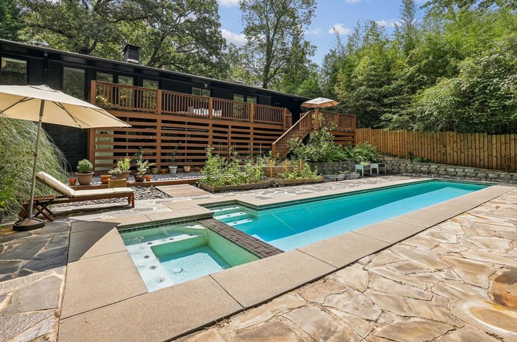 1142 Vistavia Cir, Decatur GA  30033-3418 exterior