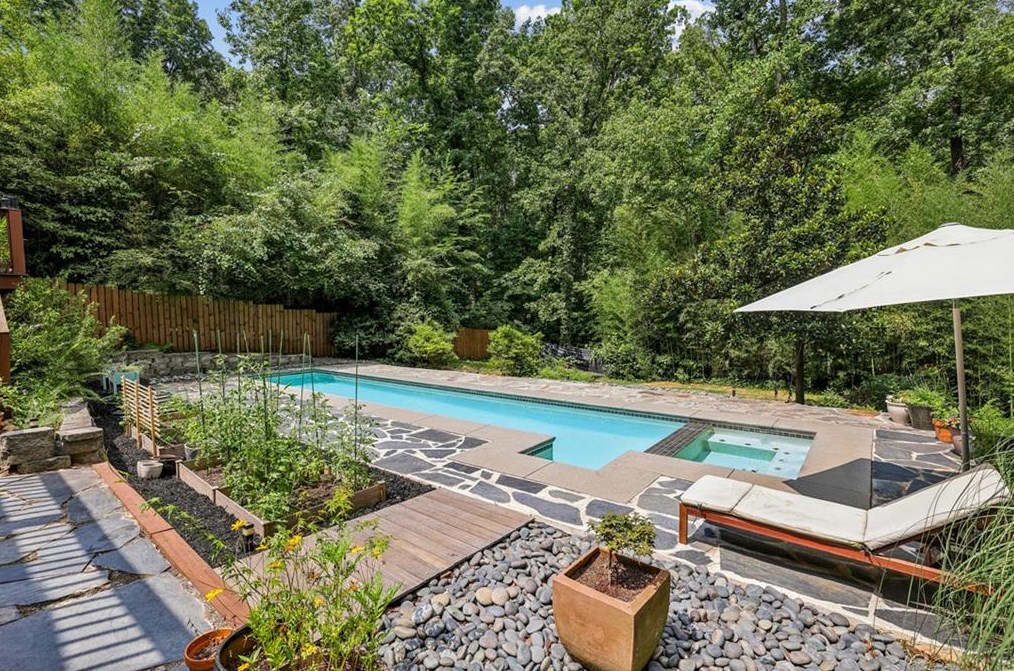 1142 Vistavia Cir, Decatur GA  30033-3418 exterior