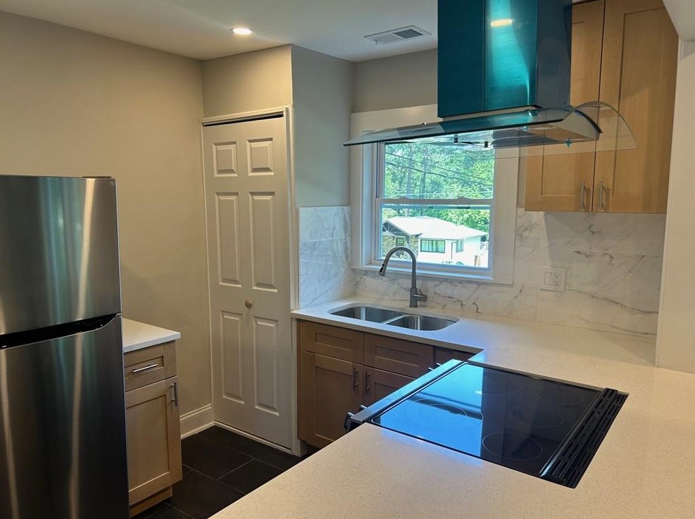 1887 Meadow Ln, Decatur GA  30032-4465 exterior