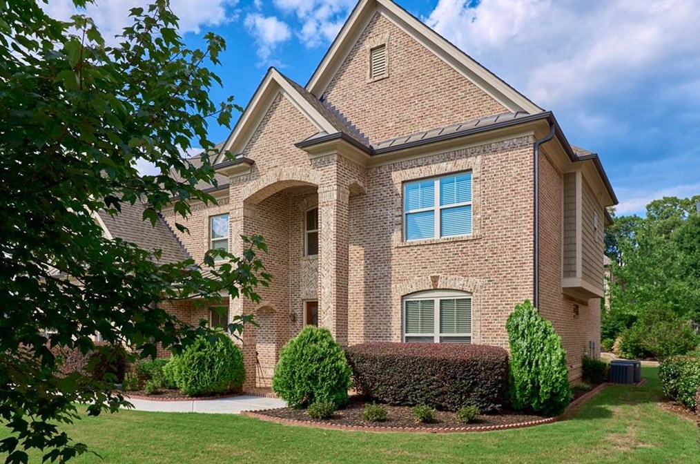 1000 Pearl Mist Dr, Lilburn, GA 30047-5495