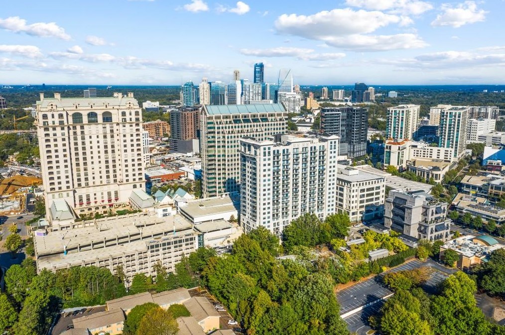 3040 Peachtree Rd, Atlanta GA  30305-2216 exterior