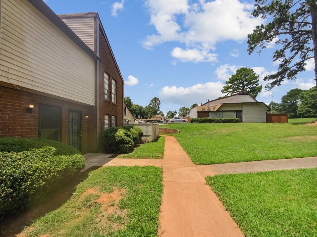 3250 Strawberry Ln, Decatur, GA 30034