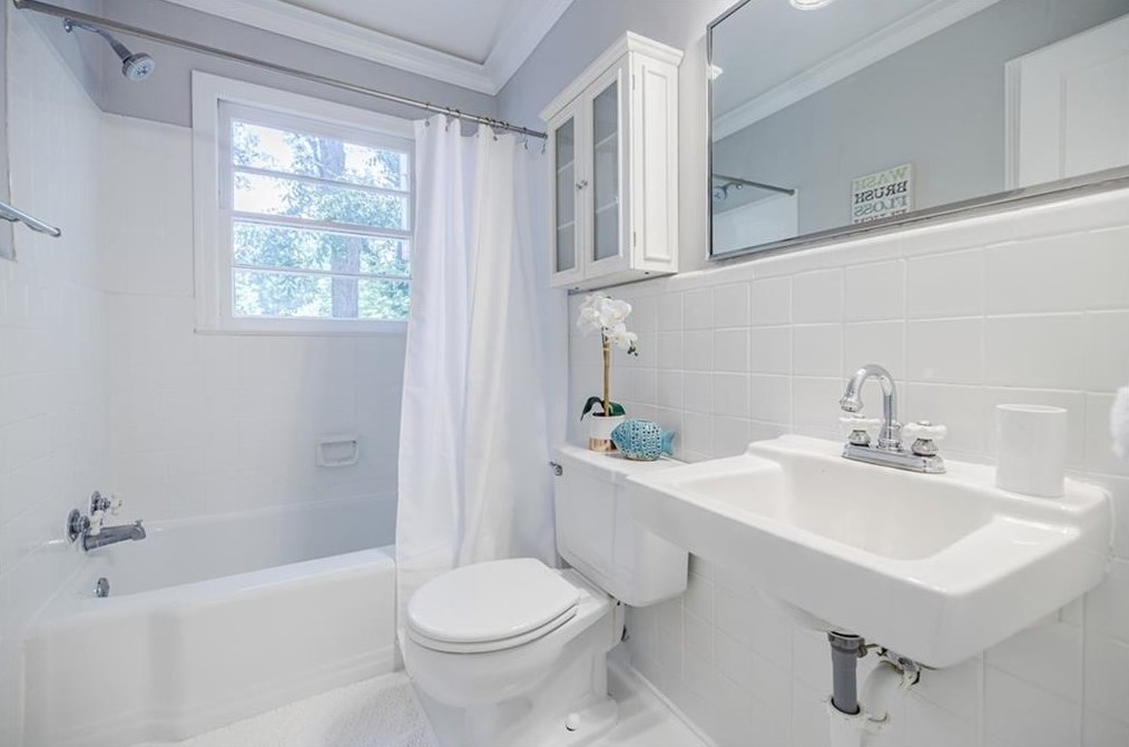 1258 Woodland Ave, Atlanta GA  30324-4517 exterior
