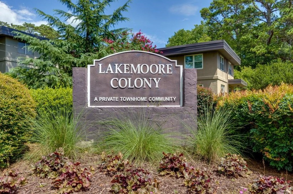 301 Lakemoore Dr, Atlanta GA  30342-3830 exterior