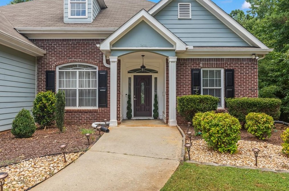 370 Flowers Dr, Porterdale, GA 30016