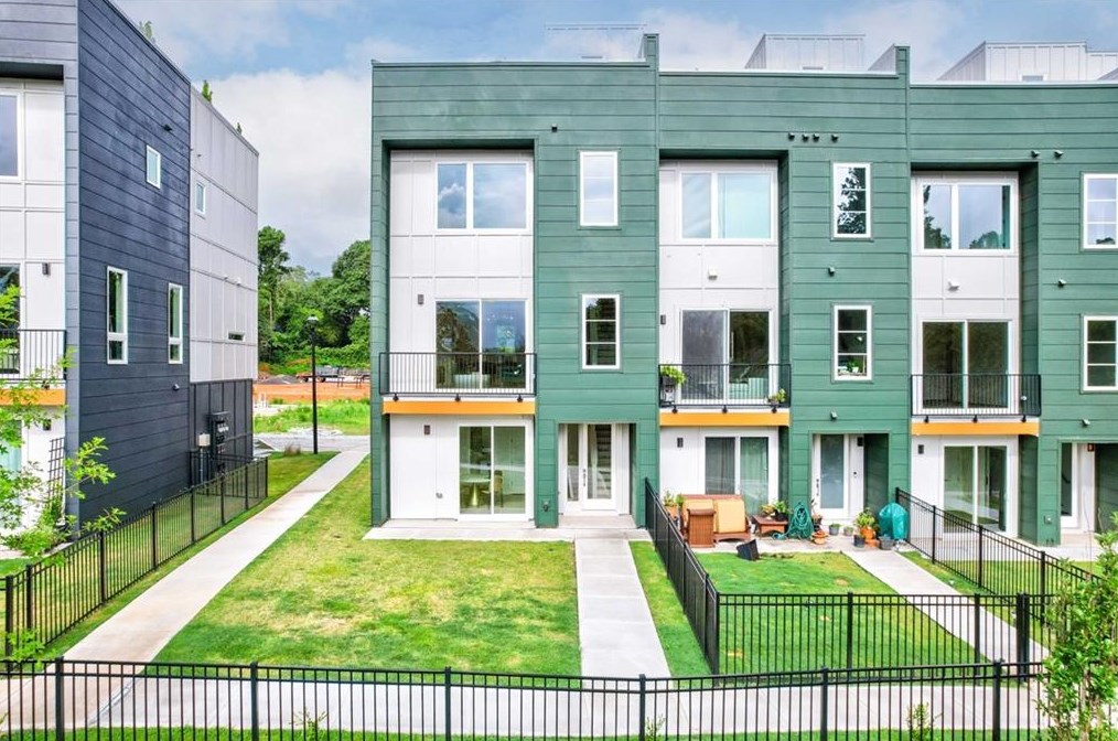 2029 Memorial Dr, Atlanta GA  30317-2506 exterior