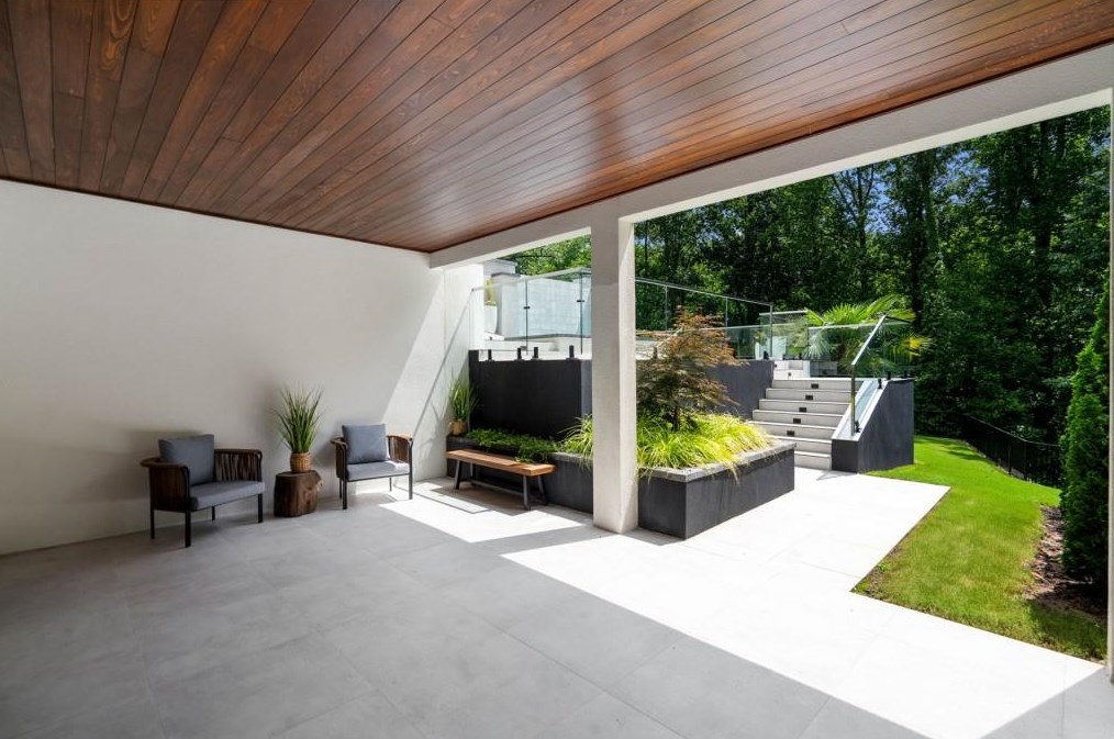 4645 Lake Forrest Dr, Atlanta GA  30342-2537 exterior