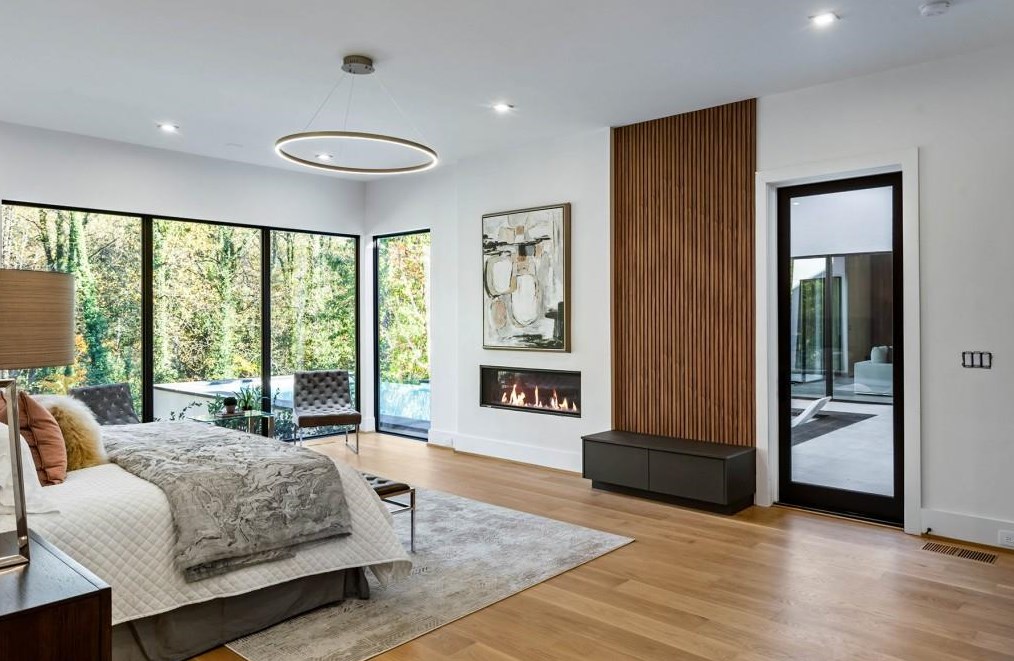 4645 Lake Forrest Dr, Atlanta GA  30342-2537 exterior