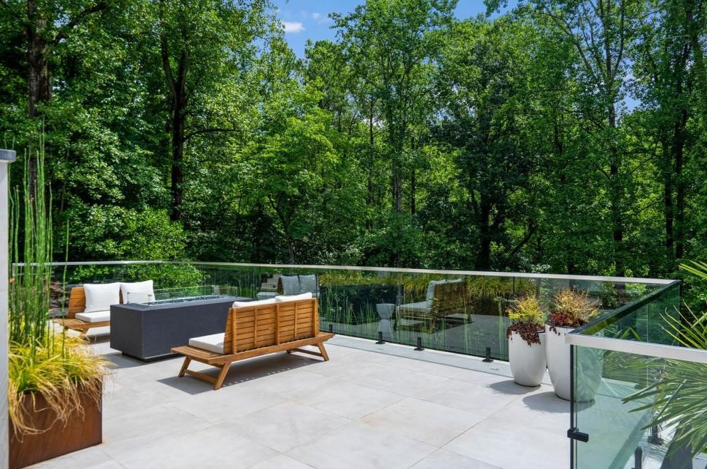 4645 Lake Forrest Dr, Atlanta GA  30342-2537 exterior