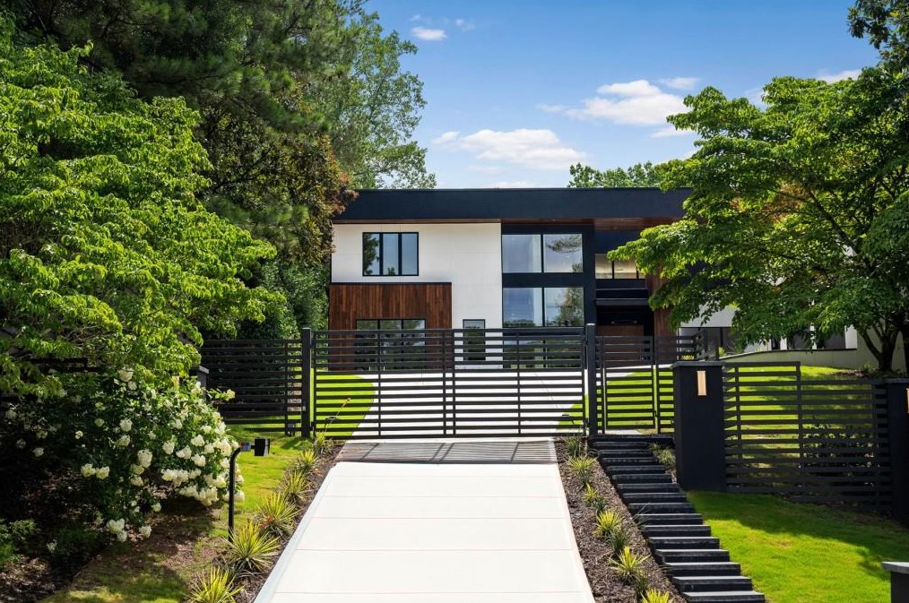 4645 Lake Forrest Dr, Atlanta GA  30342-2537 exterior