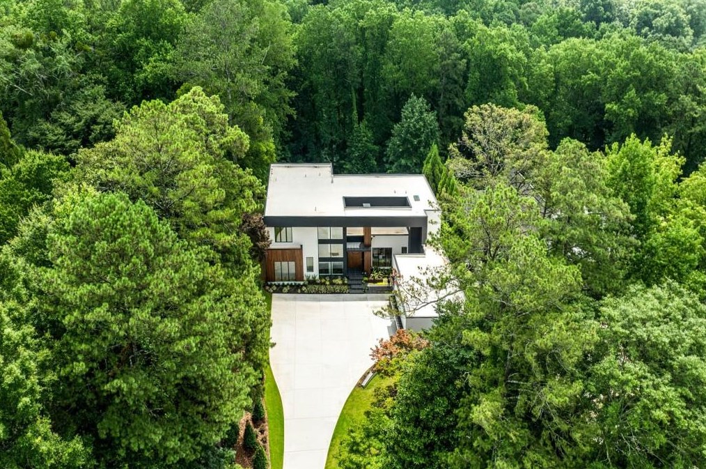 4645 Lake Forrest Dr, Atlanta GA  30342-2537 exterior