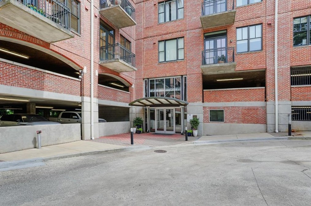 3235 Roswell Rd, Atlanta GA  30305-1882 exterior
