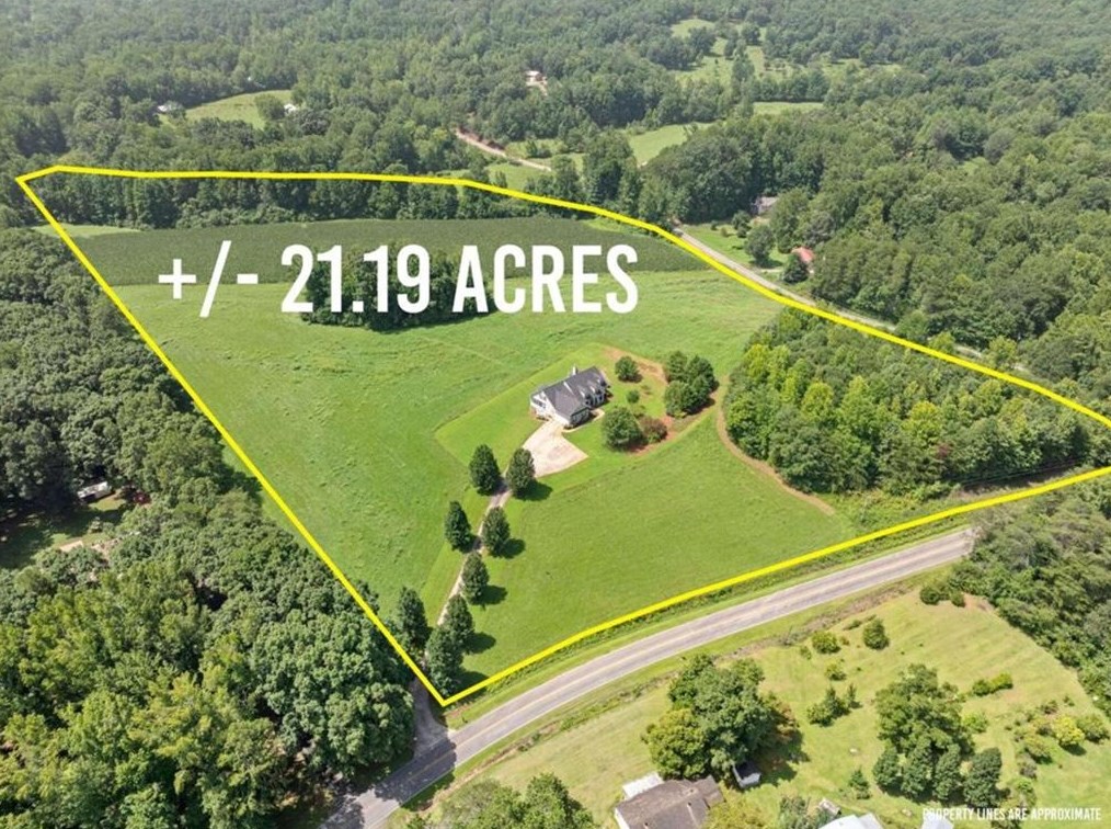 656 Tommy Cowart Rd, Cleveland, GA 30528