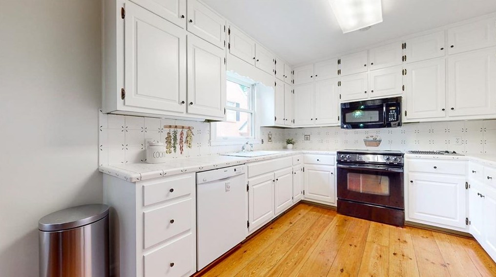 1843 Bedfordshire Dr, Decatur GA  30033-1455 exterior