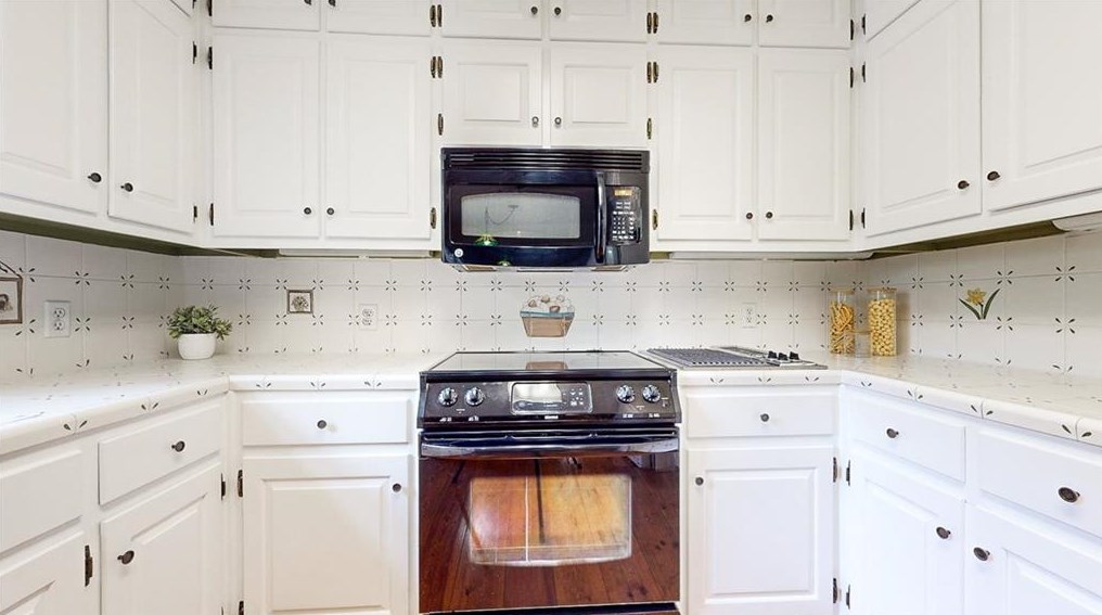 1843 Bedfordshire Dr, Decatur GA  30033-1455 exterior