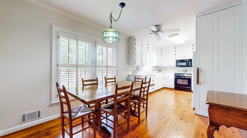 1843 Bedfordshire Dr, Decatur GA  30033-1455 exterior