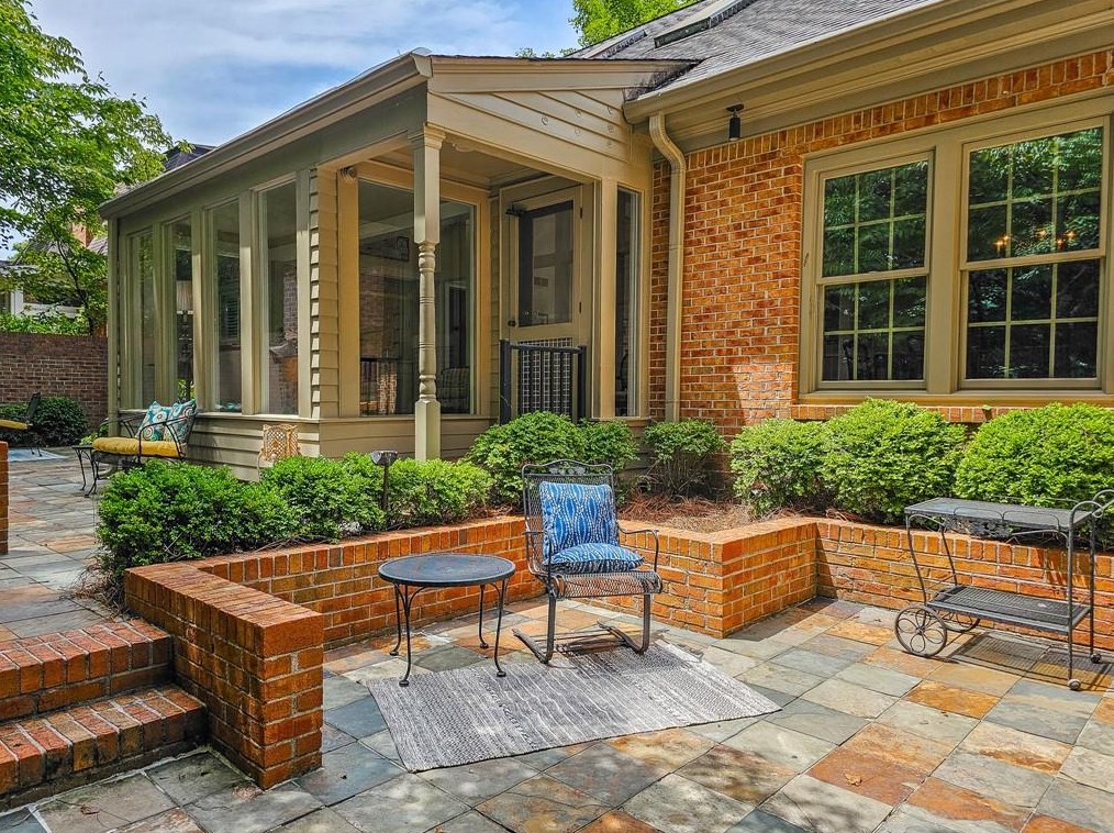 1843 Bedfordshire Dr, Decatur GA  30033-1455 exterior