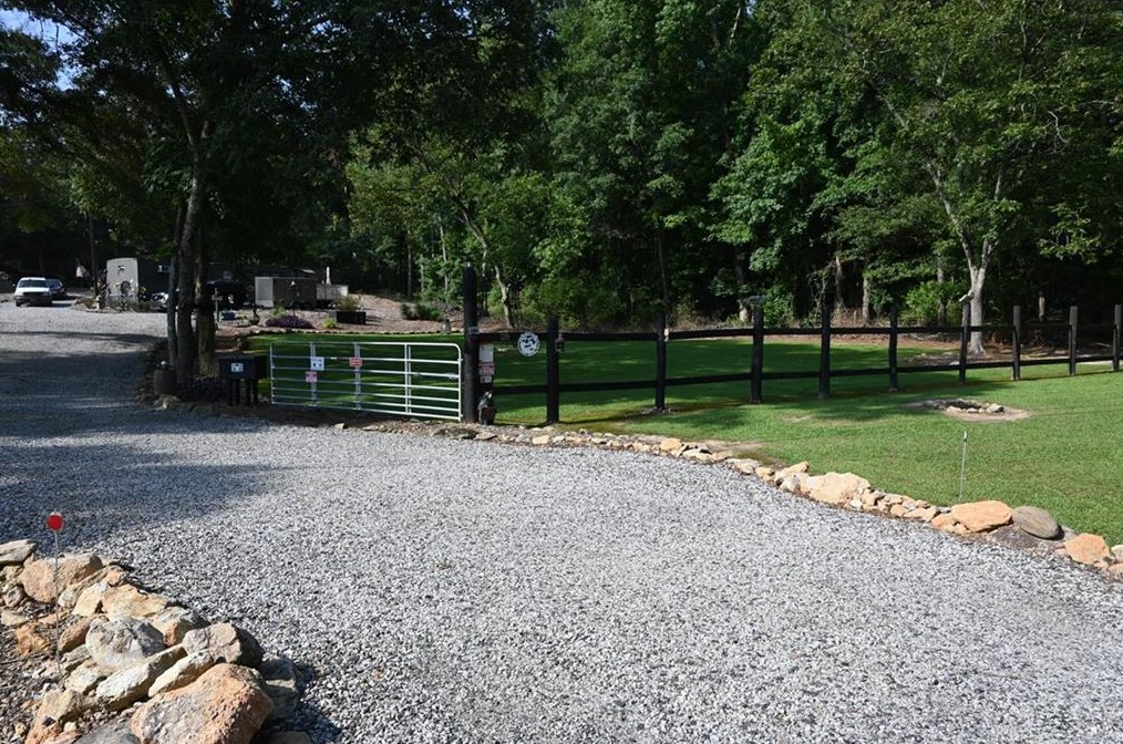 120 E Crestwood Rd, Tyrone, GA 30290