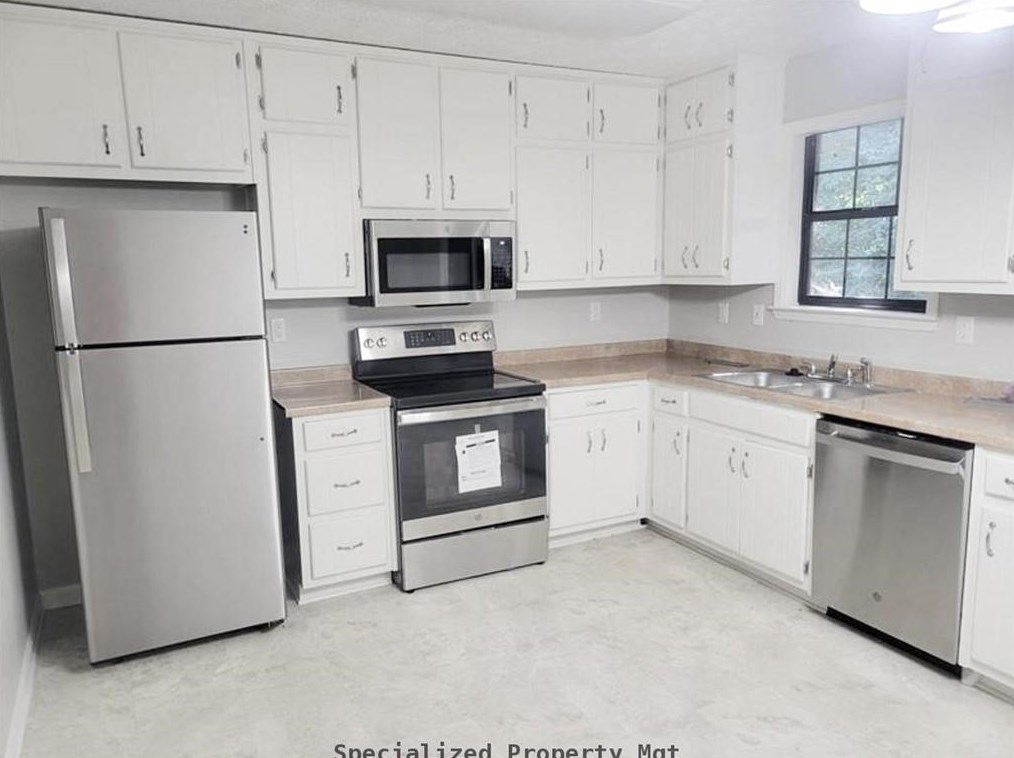 5922 Castlegate Dr, Atlanta GA  30349-6918 exterior