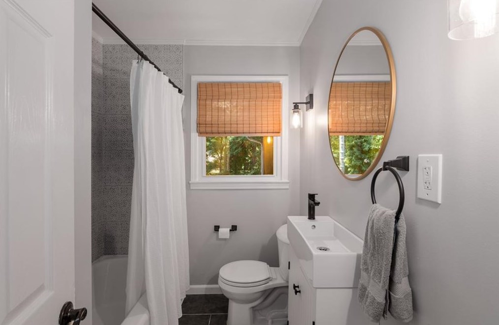 1393 Berkeley Ln, Atlanta GA  30329-3301 exterior