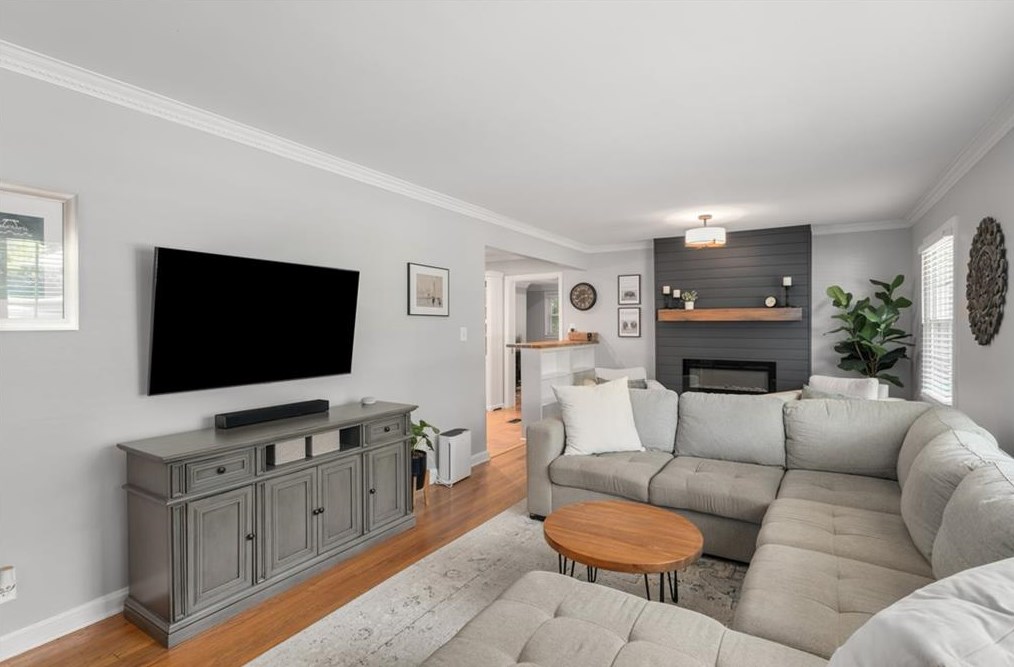 1393 Berkeley Ln, Atlanta GA  30329-3301 exterior