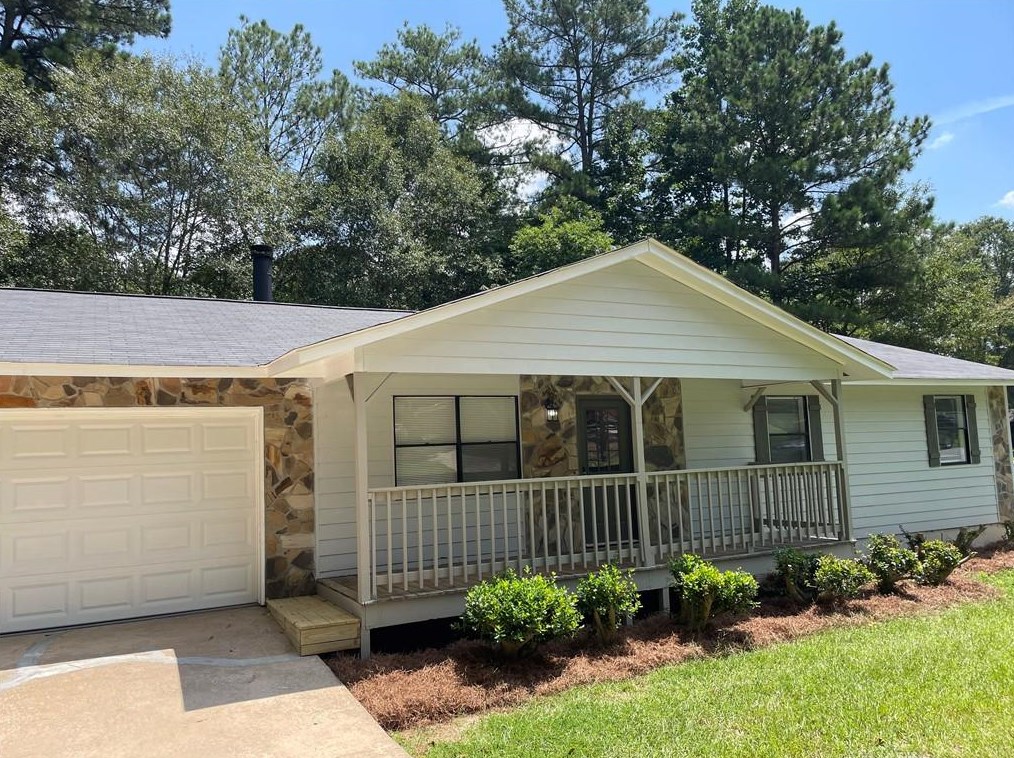 3815 Creekview Cir, Atlanta, GA 30349